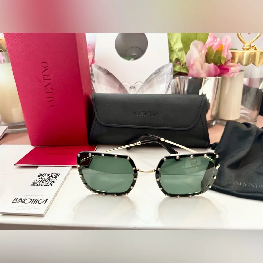 New Valentino Garavani Sunglasses - Picture 7 of 7